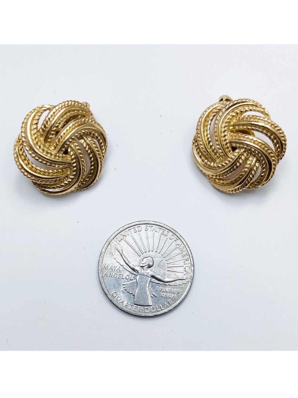 Vintage 1950-60s Signed Crown Trifari Gold Plated Weave Knot Earrings Clip On - Picture 2 of 4